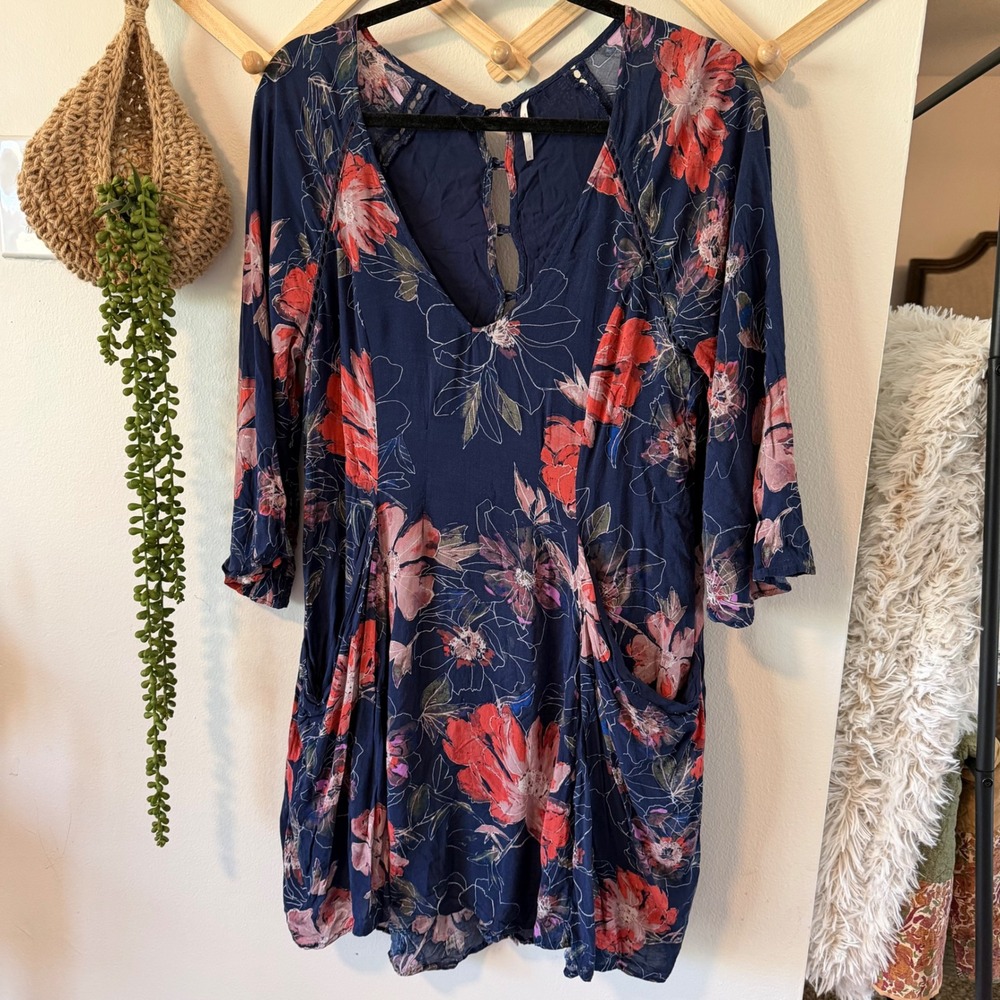 Free People Eyes on‎ You Mini Dress 6 Navy Blue Floral Open Back V-Neck